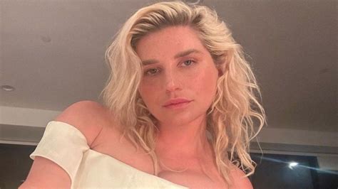 kesha nude leaked|Kesha Shares Daring Nude Photos of Herself Eating a Salad, in Bed